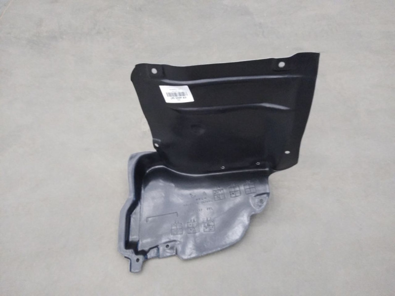 Підкрилок лівий передній (пер. частина) Mercedes C-Class W203 2000-2007 LKQ 2038810323