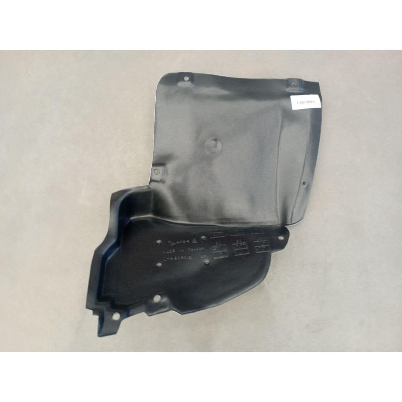 Підкрилок лівий передній (пер. частина) Mercedes C-Class W203 2000-2007 LKQ 2038810323