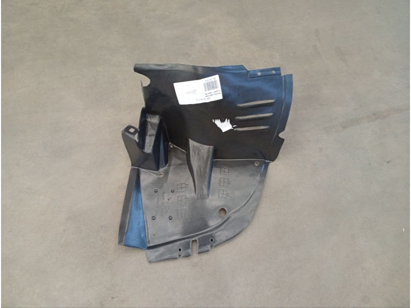 Передній підкрилок лівий (передня частина) Mercedes C W202 97-01 FL A2026982730