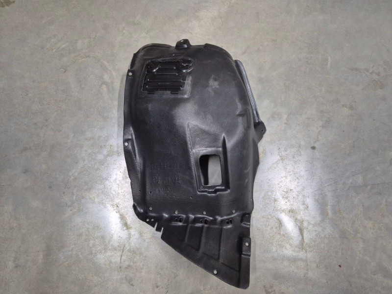 Підкрилок передній правий (передня частина) BMW 3 E90 2006-2011 LKQ 51717059380
