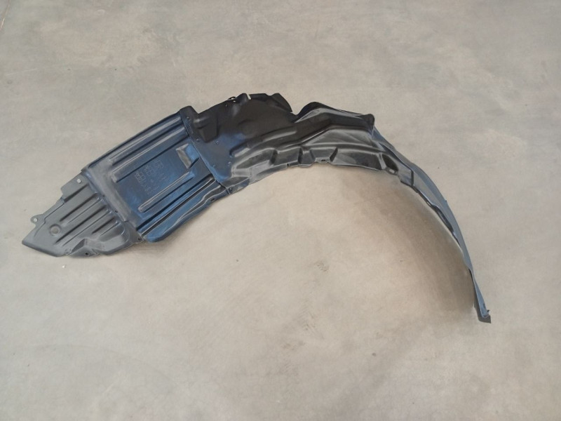 Підкрилок передній правий Toyota Avensis Verso 2001-2009 LKQ 5387605020