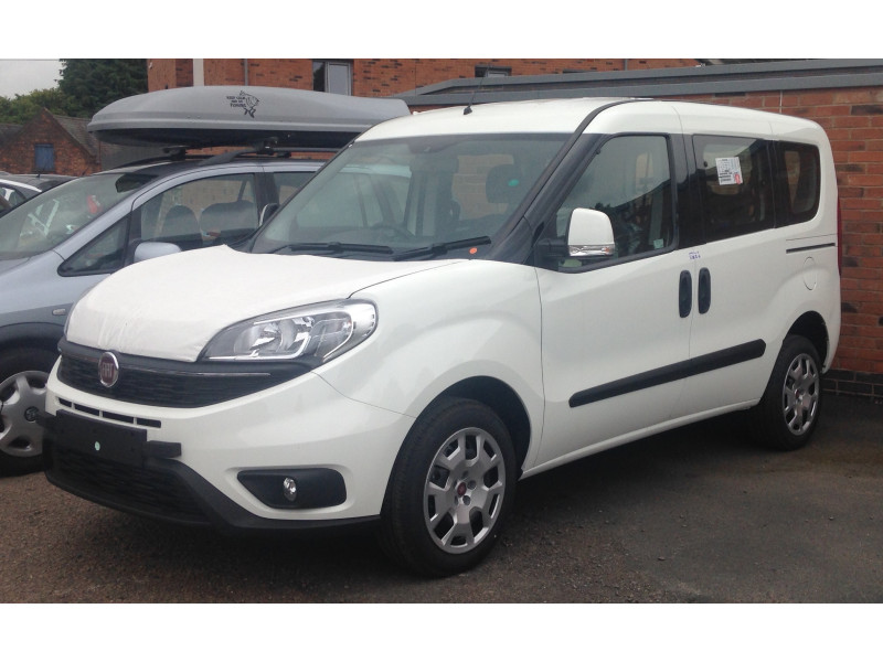 Підсилювач переднього бампера нижня Fiat Doblo II 2015-2022 рестайлінг FPS 51815034