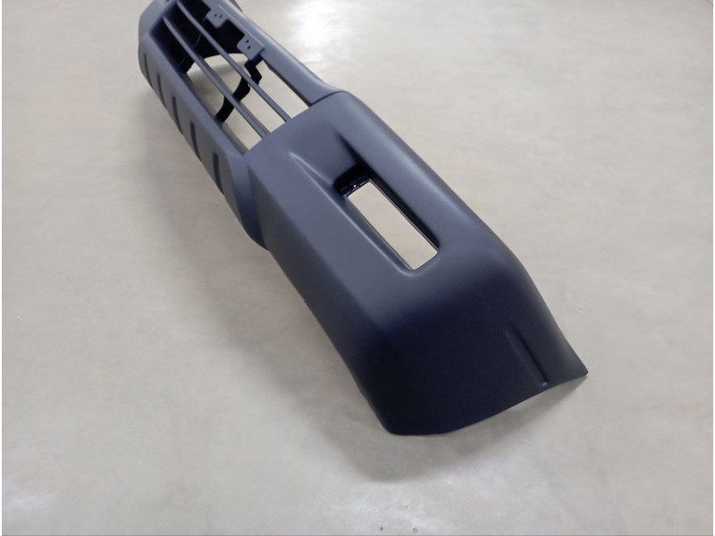 Бампер передній Mitsubishi L200 2002-2006 TW MR533649