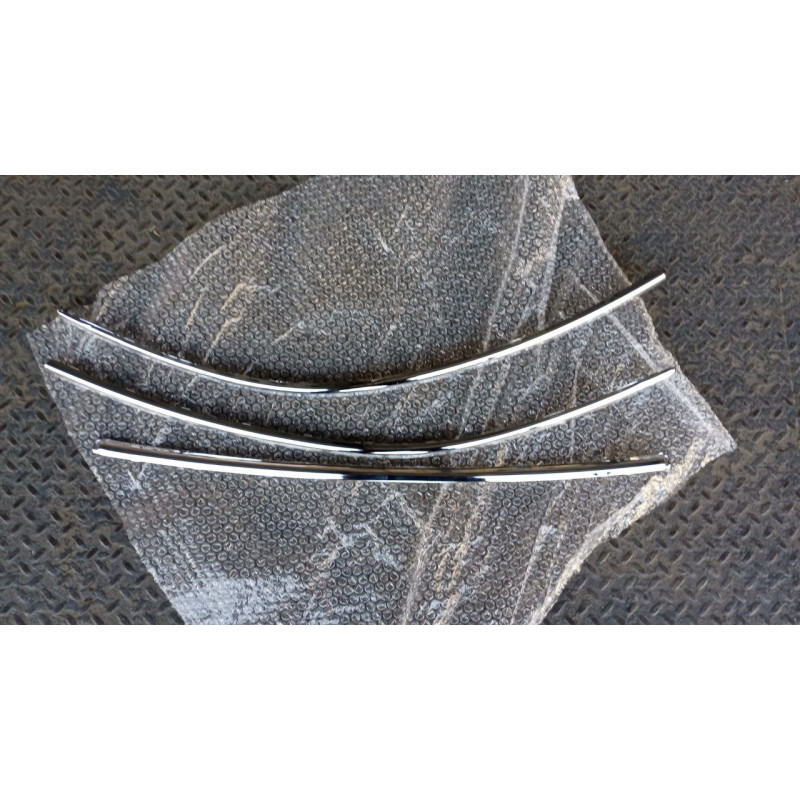 Бампер передній суцільнолитий з решітками VW Passat B5 1997-2000 Китай