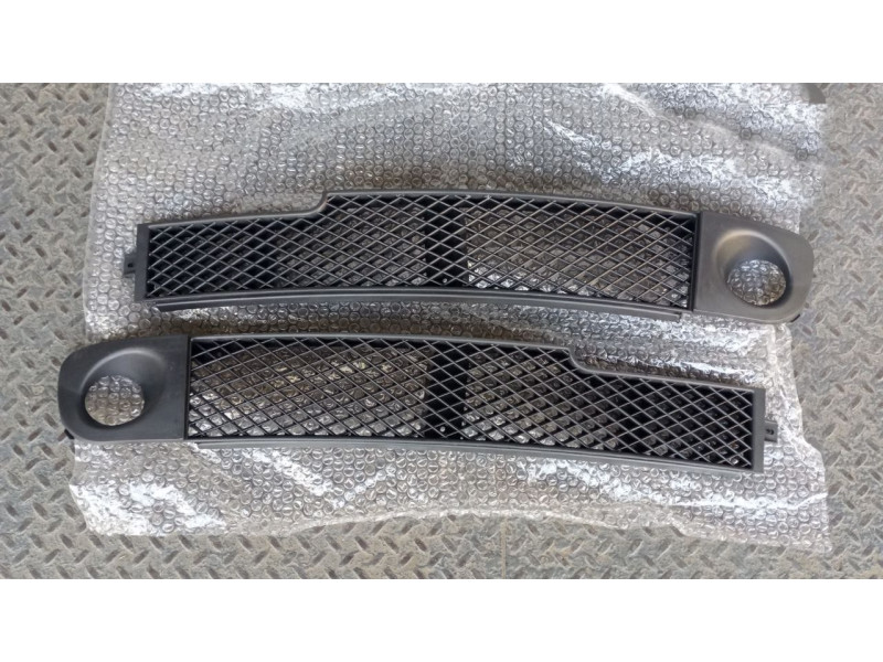 Бампер передній суцільнолитий з решітками VW Passat B5 1997-2000 Китай