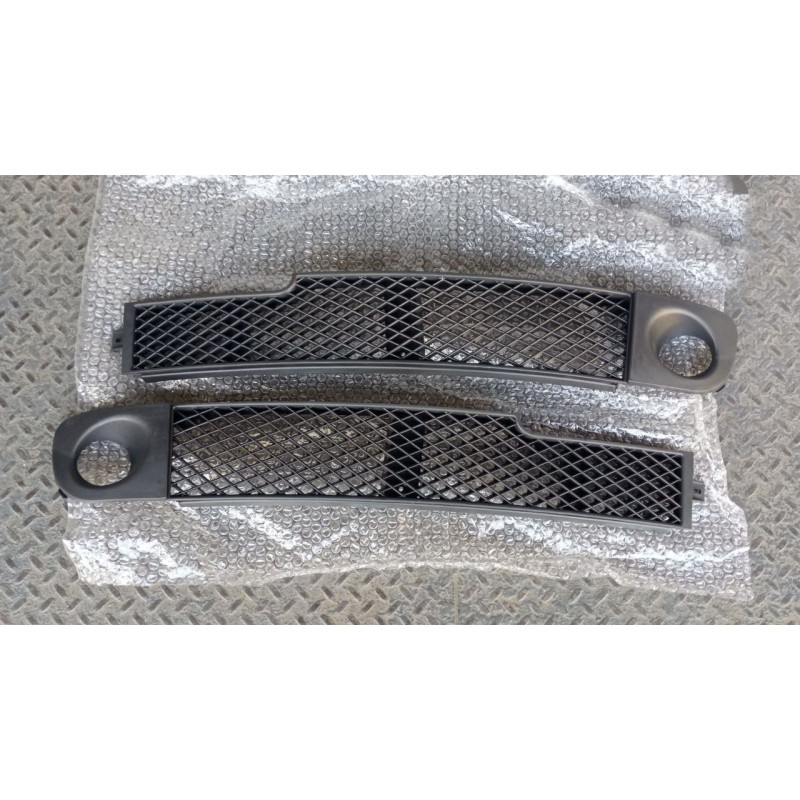 Бампер передній суцільнолитий з решітками VW Passat B5 1997-2000 Китай