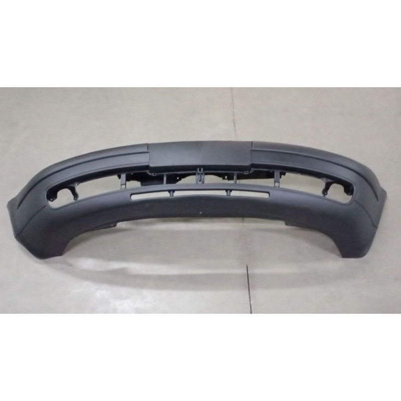 Бампер передній суцільнолитий з решітками VW Passat B5 1997-2000 Китай