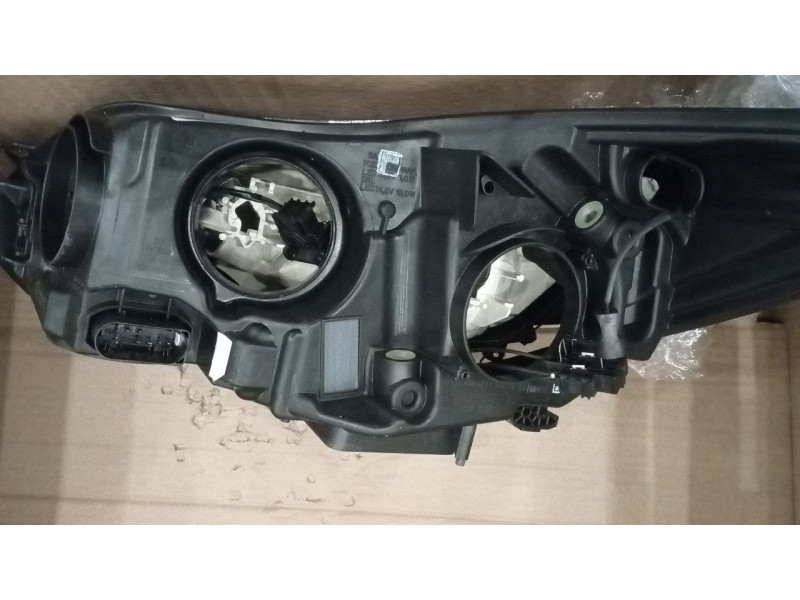 Передня фара права Ford Focus 11-14 (Signeda) BM51-13W029-CG