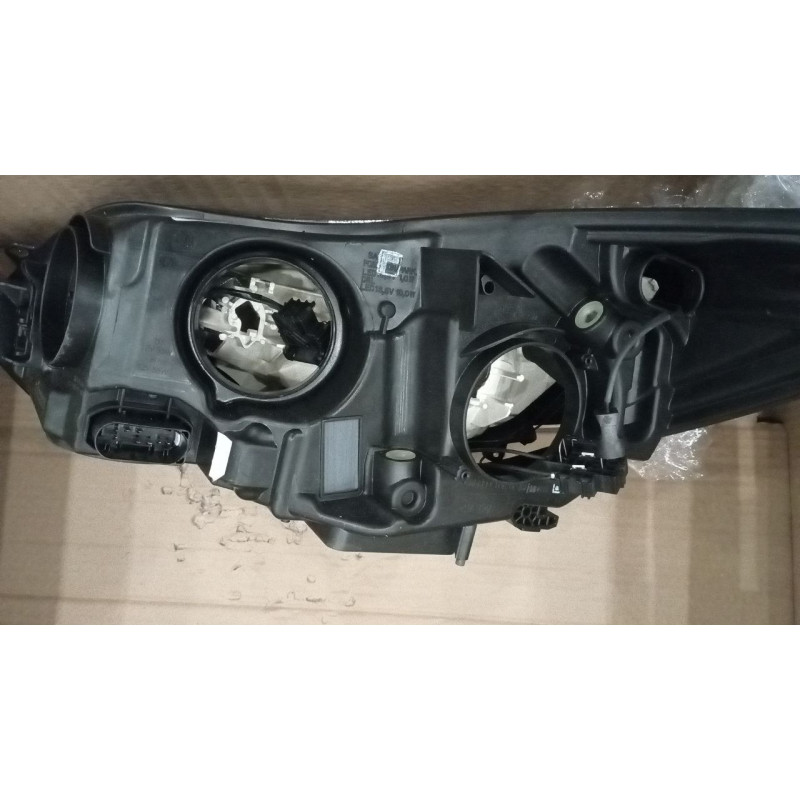 Передня фара права Ford Focus 11-14 (Signeda) BM51-13W029-CG