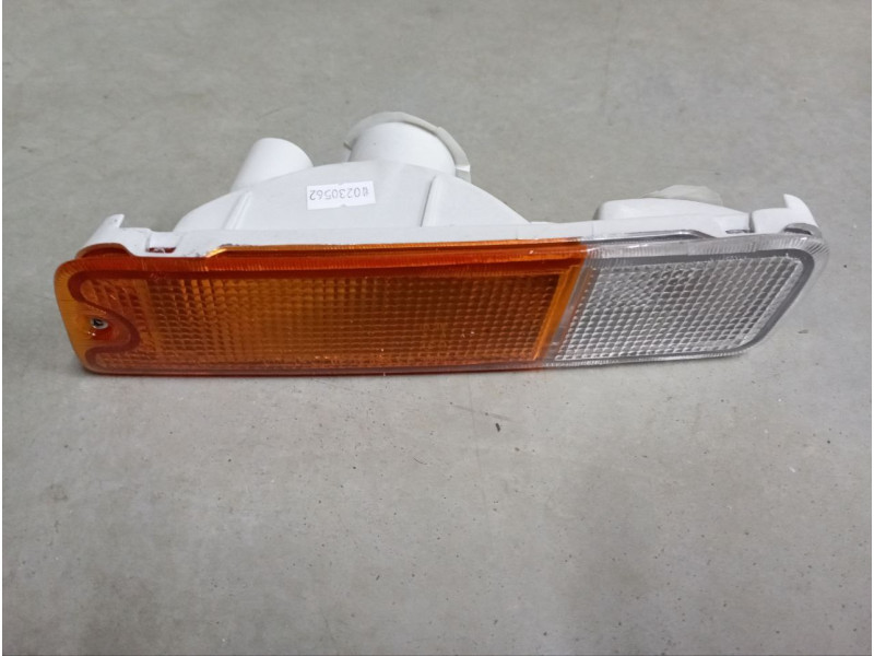 Показчик повороту в передній бампер лівий Mitsubishi L200 96-05 (Depo) MR109133
