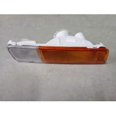 Покажчик повороту Mitsubishi L200 (96-05) правий біло-жовтий., без патрона Depo MR109134