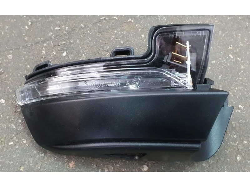 Покажчик повороту правий (на дзеркалі, з підсвіткою) Skoda Octavia A7 2013- (FPS)