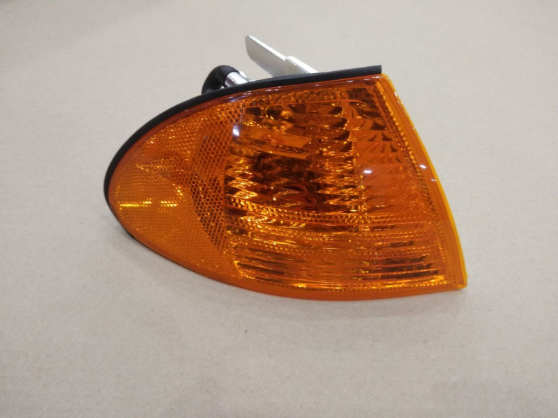 Покажчик повороту правий жовтий BMW 3 E46 1998-2001 Depo 63136902766