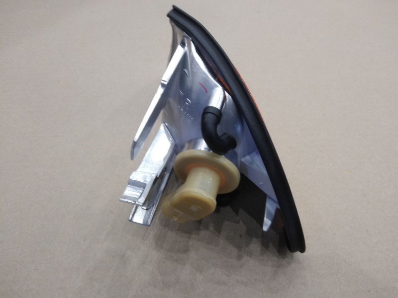 Покажчик повороту правий жовтий BMW 3 E46 1998-2001 Depo 63136902766