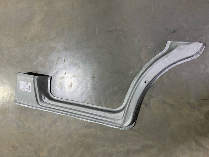 Поріг передній правий з аркою Mercedes Sprinter W906, VW Crafter 1 06-18 (KH)