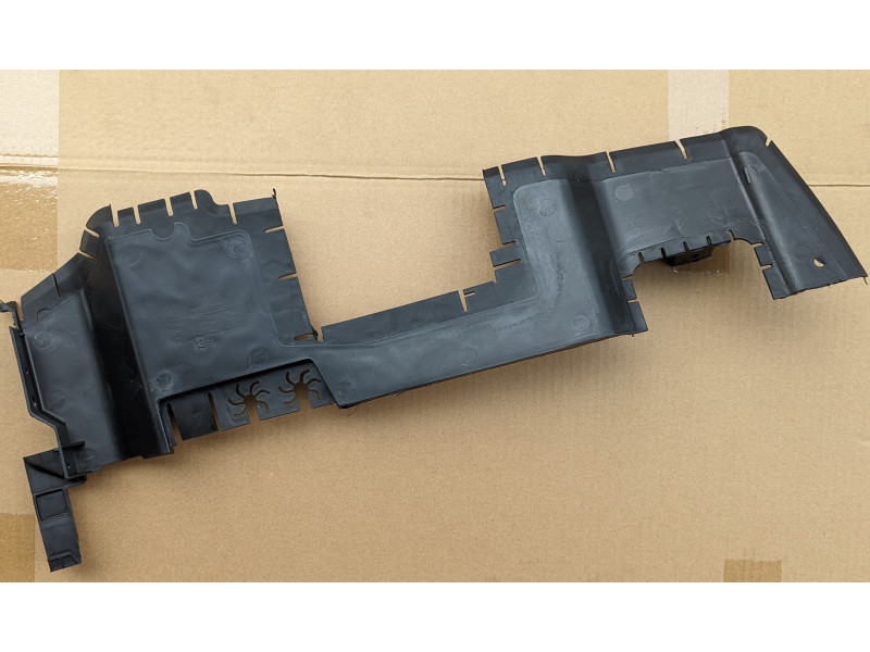 Повітрозабірник радіатора лівий Jeep Compass 17-21 дефлектор (Signeda) 68244561AB