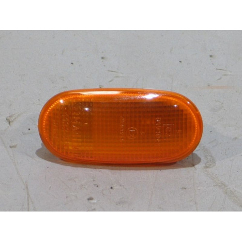 Повторювач повороту на крилі L/R Mitsubishi Pajero V20, Lancer V, Colt, Galant, L200 Depo MB847540