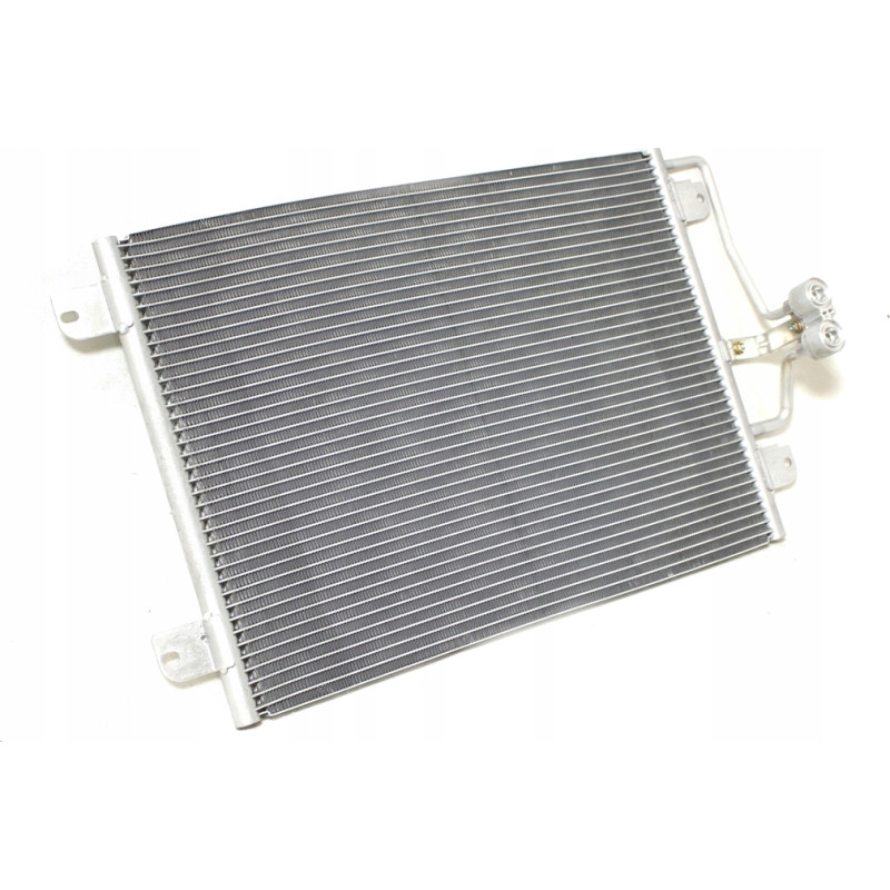 Радіатор кондиціонера Renault Megane 1 (Nissens) 7700425843