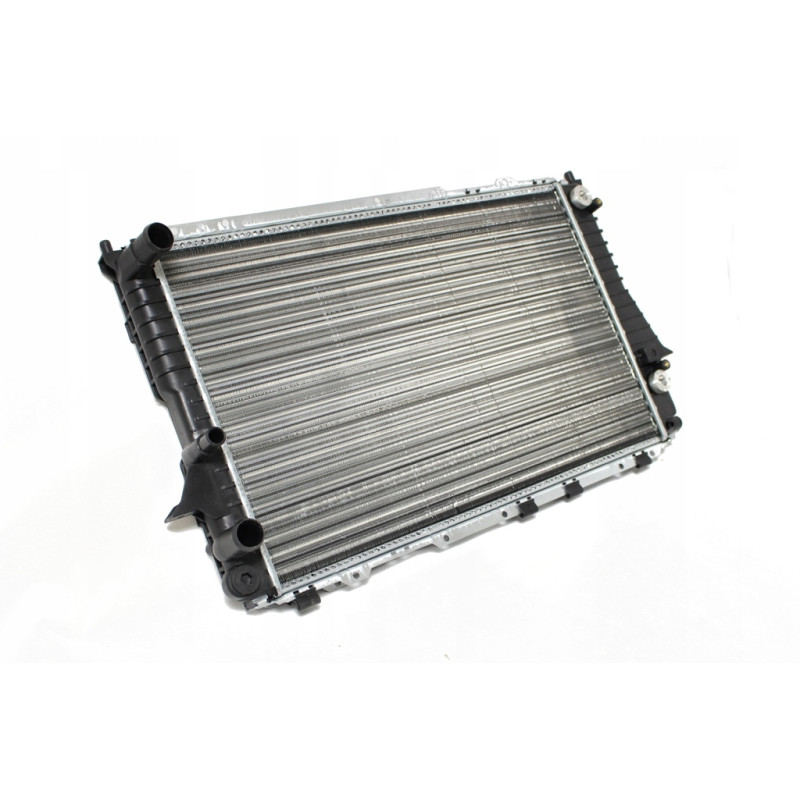 Радіатор охолодження двигуна Audi 100 C4, A6 C4 АКПП (Nissens) 4A0121251C, 4A0121251P