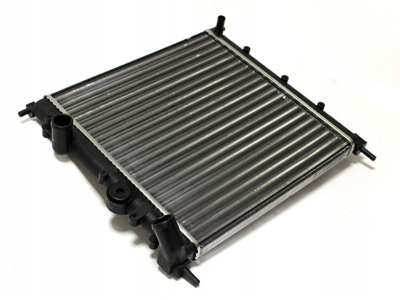 Радіатор охолодження двигуна Renault Symbol 1, Clio 2 98-01 1.2 8V (NRF) 7700430647