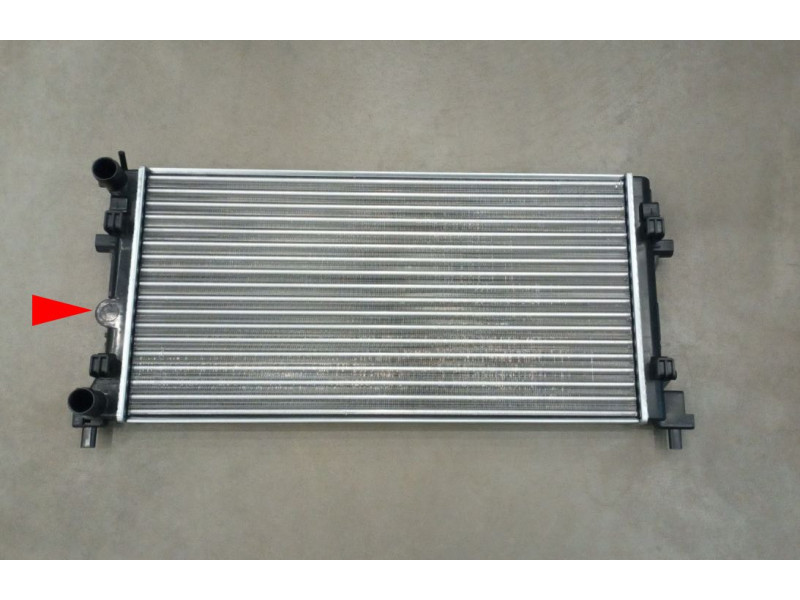 Радіатор охолодження двигуна Skoda Fabia 2, Rapid, Roomster, VW Polo, Seat Ibiza, Toledo МКПП (TP) без отв. під датчик 6RF121253