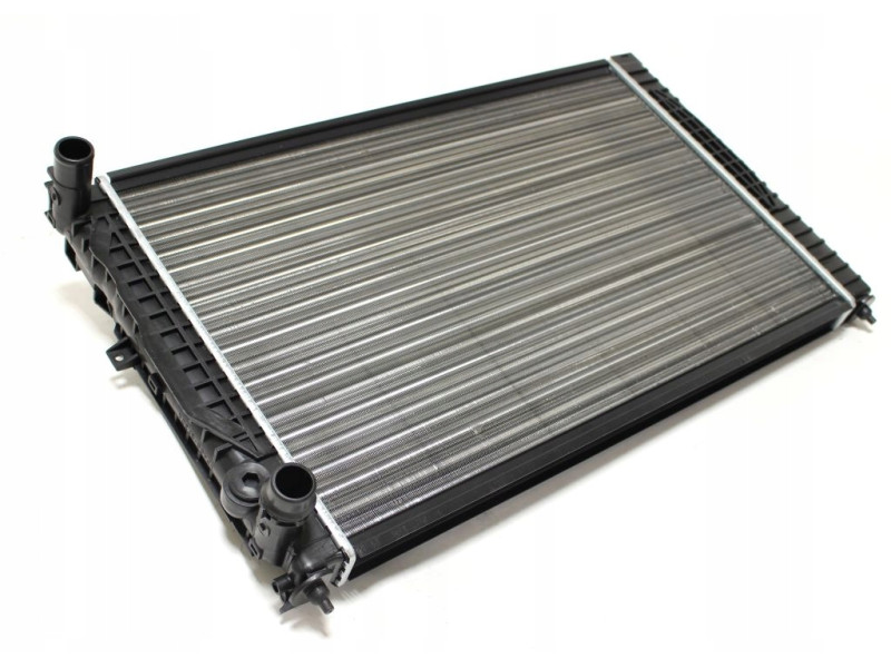 Радіатор охолодження двигуна VW Passat B5 97-05, Audi A4 B5, Skoda Superb 1 02-08 (Китай) 1.6, 1.8, МКПП, 8D0121251K