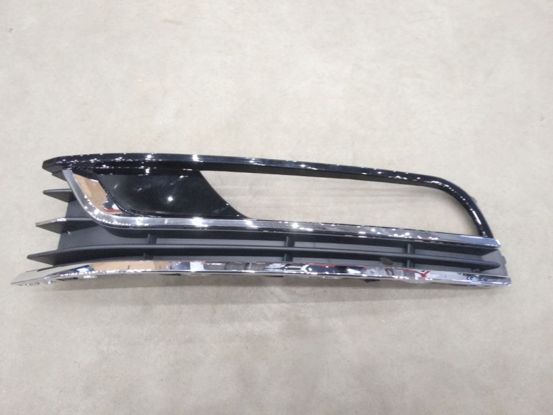 Решітка бампера ліва VW Passat B7 Європа 10-14 (Elit) 2 молд. 3AA854661C9B9