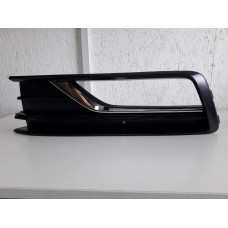 Решітка бампера ліва VW Passat B8 15-19 USA (FPS) з отв. один хром молд 561854661NRYP