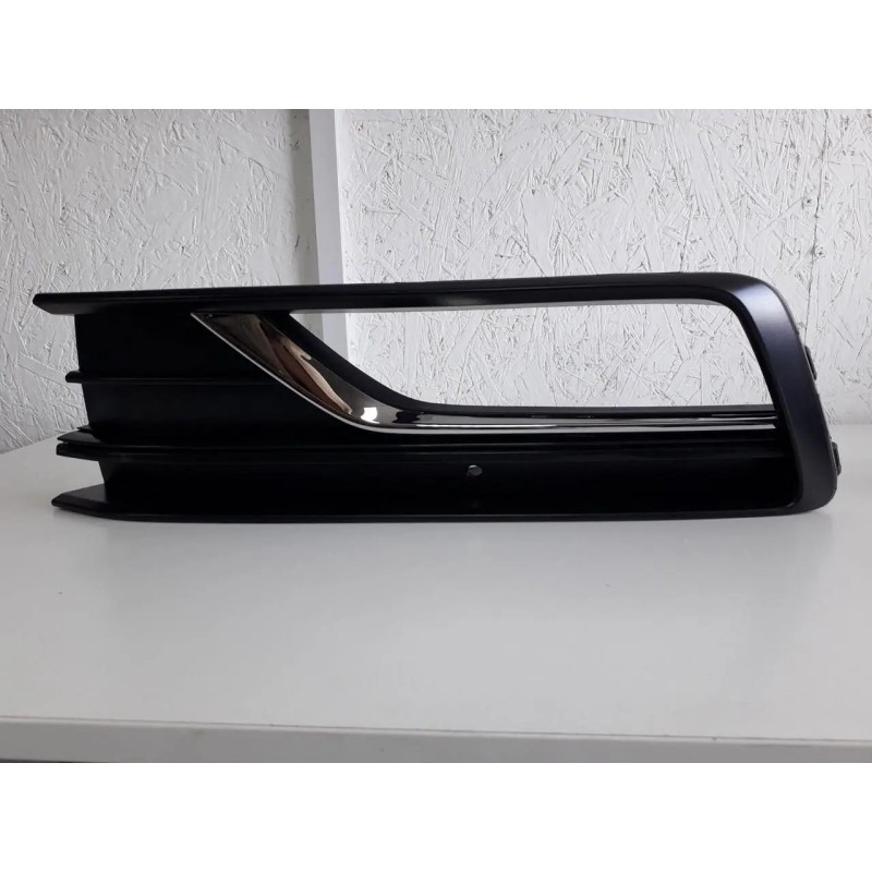 Решітка бампера ліва VW Passat B8 15-19 USA (FPS) з отв. один хром молд 561854661NRYP