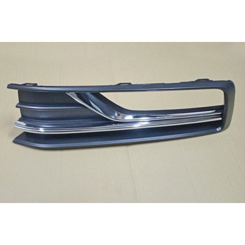 Решітка бампера ліва VW Passat B8 15-19 USA з отв. (FPS) 561854661NRYP