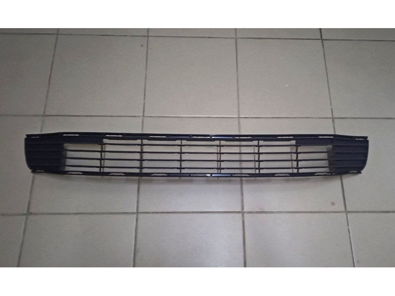 Решітка переднього бампера Toyota Camry XV50 11-14 Європа (Тайвань) 5311206330