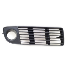 Решітка переднього бампера права Audi A6 С5 97-00 (Signeda) з отвором 4B0807682H01C