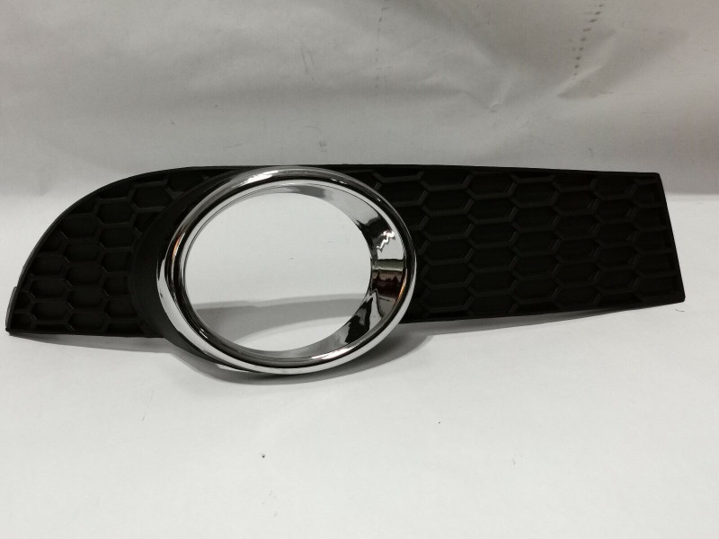 Решітка бампера права Chevrolet Aveo T255 08-11 хетчбек (FPS) 96808146