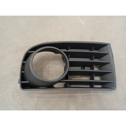 Решітка переднього бампера права VW Golf 5 2004-2009 (крім GTI) FPS 1K0853666B