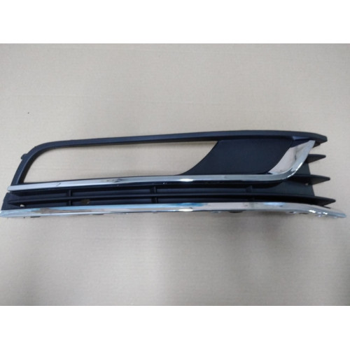 Решітка переднього бампера права VW Passat B7 Європа 2010-2014 (Tempest) 3AA854662C9B9