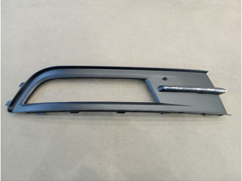 Решітка бампера права VW Passat B8 15-18 EUR (Тайвань) з хром молдингом 3G08546629B9