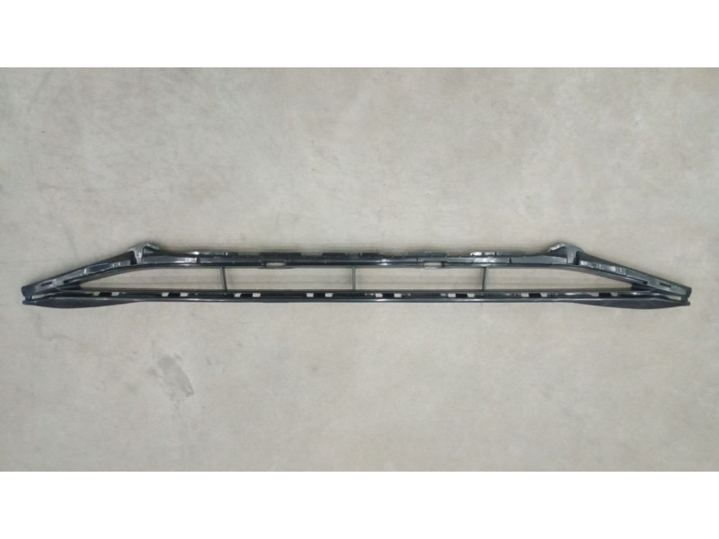 Решітка бампера середня Audi A4 B8 S-line 12-16 (Тайвань) 8K0807647A