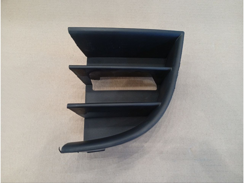 Решітка бампера Skoda Octavia A5 09-13 ліва (FPS) без отвору 1Z0853665C