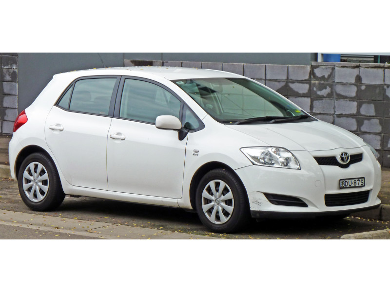Решітка переднього бампера середня Toyota Auris E15 2006-2009 (Elit) 53112-02080