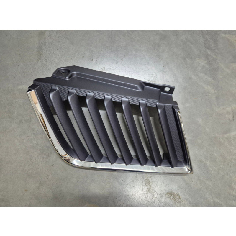 Решітка ліва Mitsubishi L200 2005-2010 (Tempest)  хром 7450A185