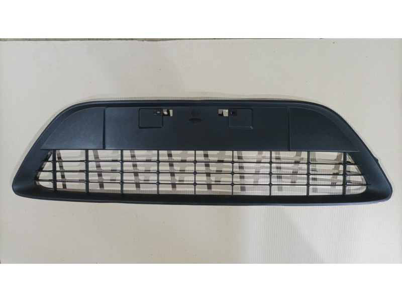 Решітка переднього бампера Ford Focus II Sport 2008-2011 з чорною рамкою 1496438