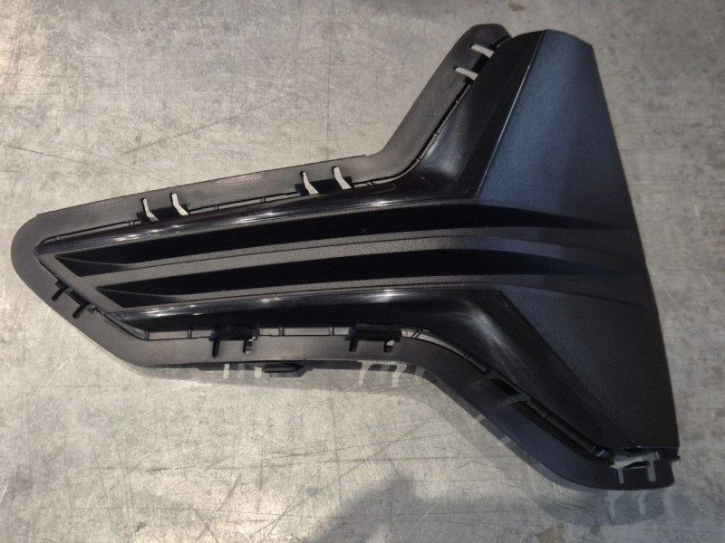 Решітка переднього бампера ліва BMW 3 G20 / G21 19-22 (Тайвань) без отв. 51117464275