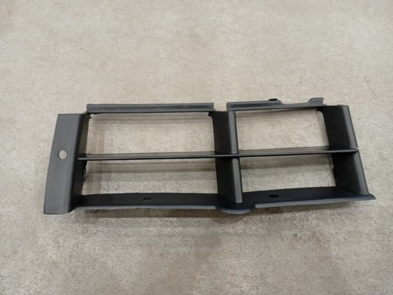 Решітка переднього бампера ліва BMW 5 E39 96-03 (Тайвань) 51118174847