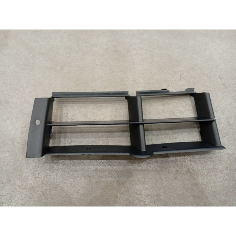 Решітка переднього бампера ліва BMW 5 E39 96-03 (Тайвань) 51118174847