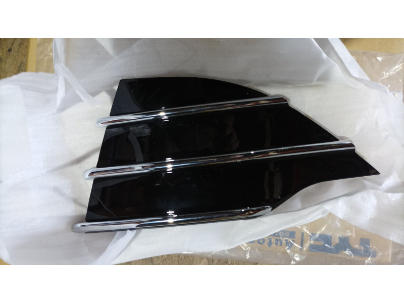 Решітка переднього бампера ліва Ford Escape, Kuga 2 13-16 (Китай) з хром молд. DV4517K947B