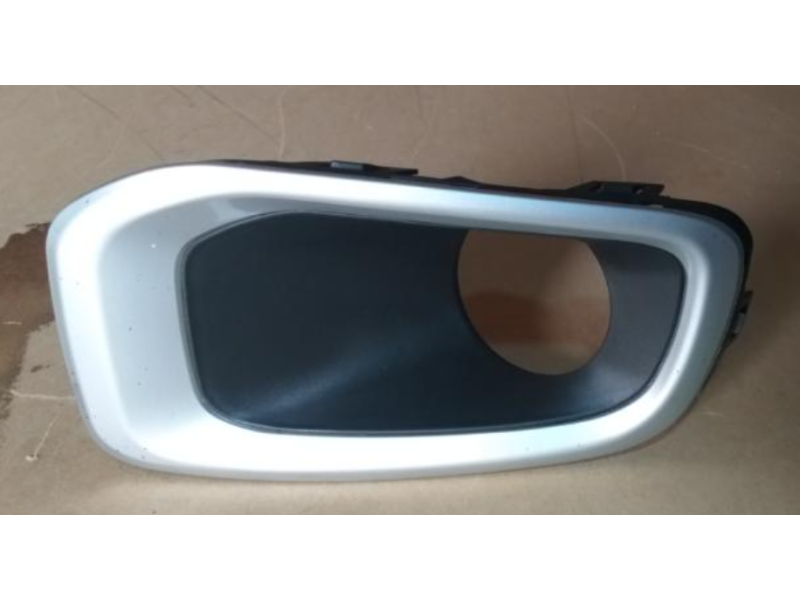 Решітка переднього бампера ліва Jeep Renegade 14-19 (Китай) світлий окуляр, з отвором 5XB32XS9AA