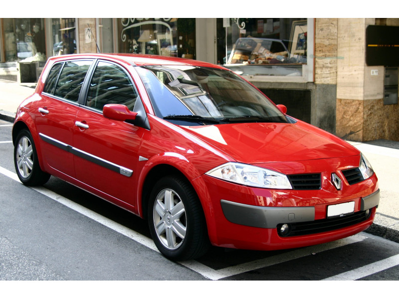 Решітка переднього бампера ліва Renault Megane II 2002-2006 FPS 7701474479