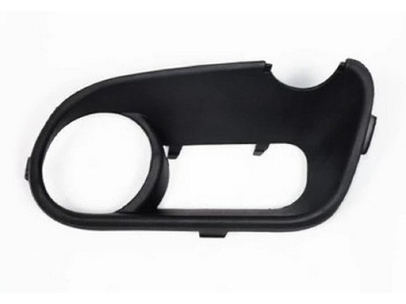 Решітка переднього бампера нижня права VW Touareg 02-06 (Тайвань) без сітки, з отв. під ПТФ 7L6853664