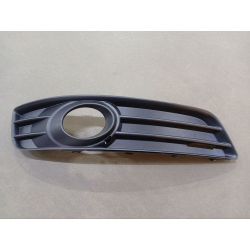Решітка переднього бампера права Audi A3 2009-2012 (Elit) 8P0807682E9B9