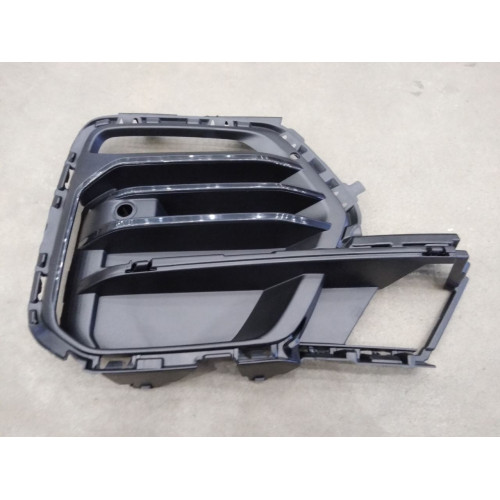 Решітка переднього бампера права BMW X5 G05 2018-2023 (Тайвань) з отв. під п/тронік, не підходить на X-Line
